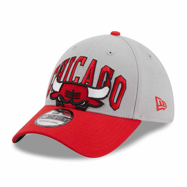 – Two Sports Chicago Off Bulls 2023 Wrigleyville Fit Cap 39THIRTY Tip Flex Tone