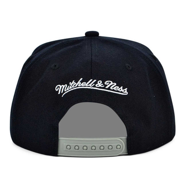 Chicago Bulls Angry Bull 2 Tone Classic Snapback Cap